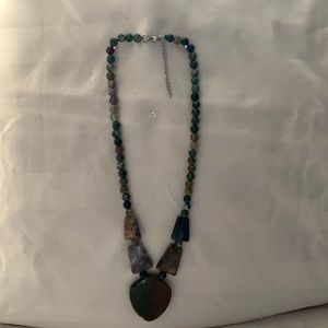 Women’s natural stones necklace